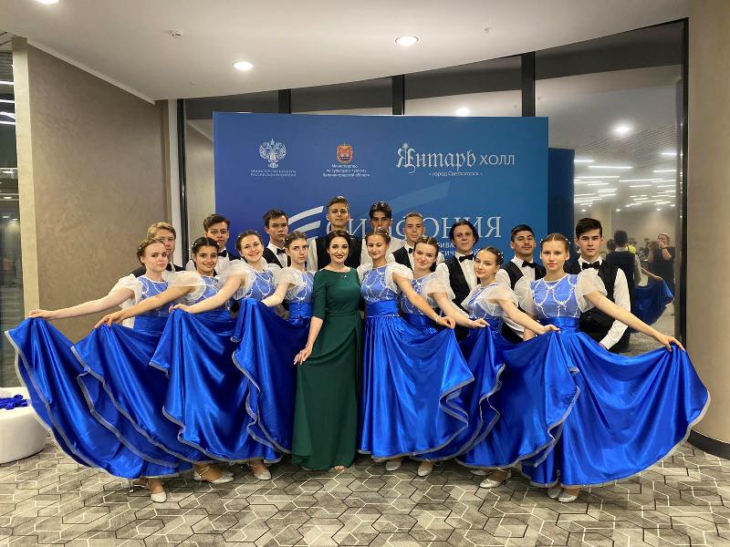 Гурьевские юноши и девушки стали гостями грандиозного благотворительного бала
