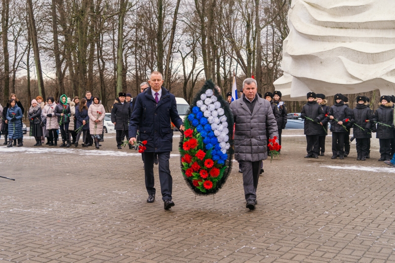 МЫ ПОМНИМ ГЕРОИЗМ И СТОЙКОСТЬ