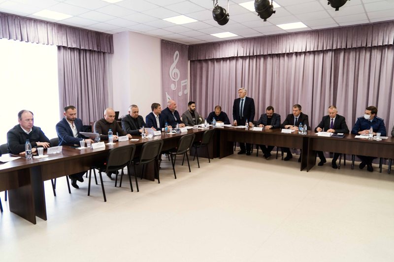 Первая сессия новым составом
