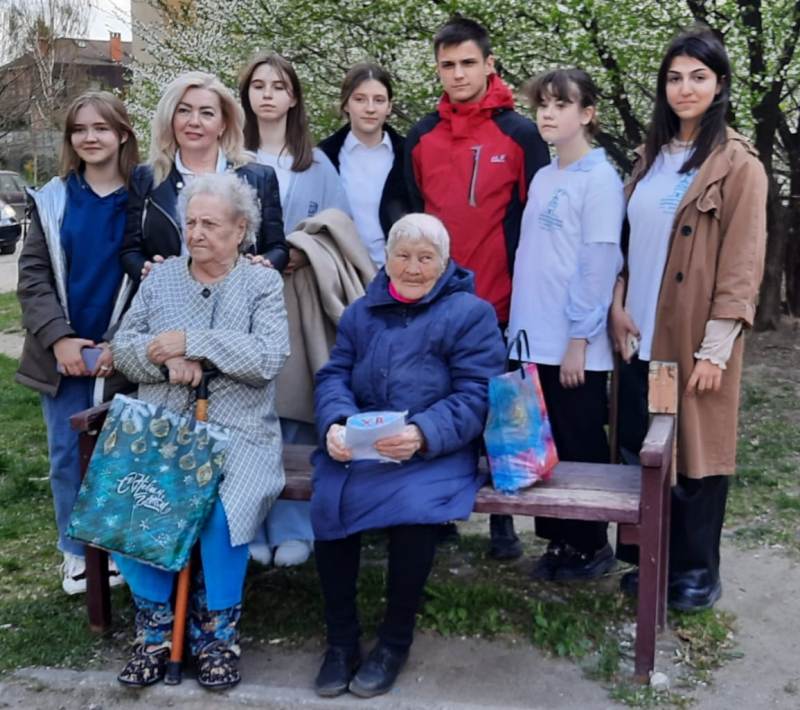 Дарят добрые улыбки