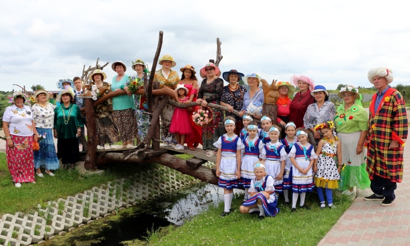 И уху сварили, и показ мод устроили