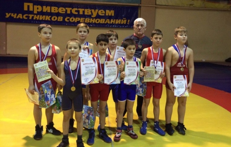 Юные гурьевские спортсмены успешно стартовали на на областном турнире по вольной борьбе памяти Александра Шипилова