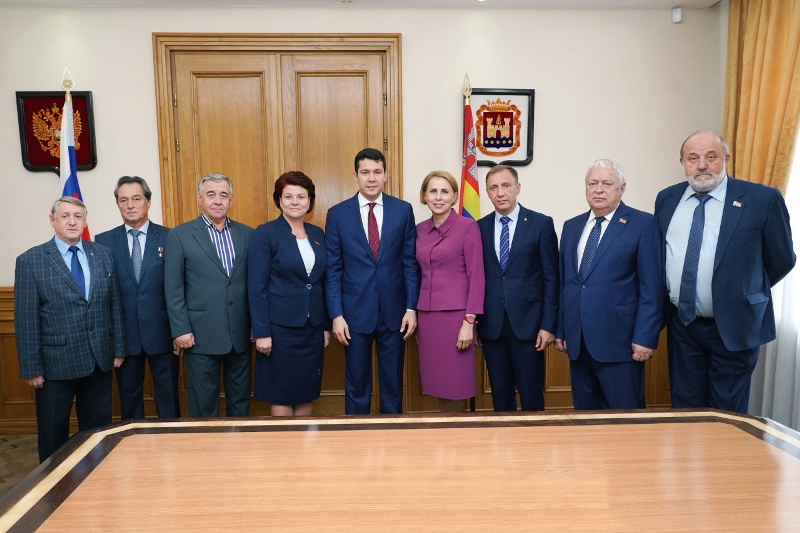Антон Алиханов обсудил с председателями комитетов областной Думы приоритетные направления совместной работы