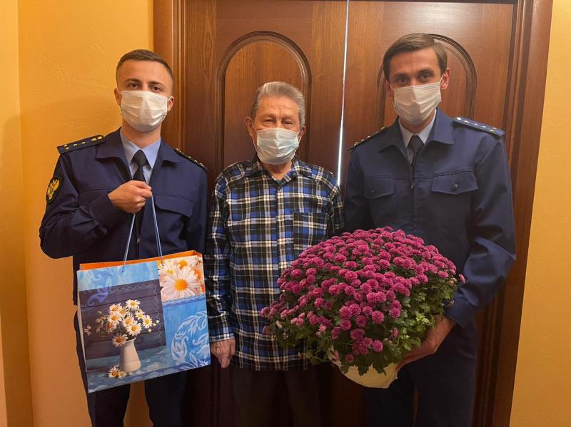 Со словами благодарности
