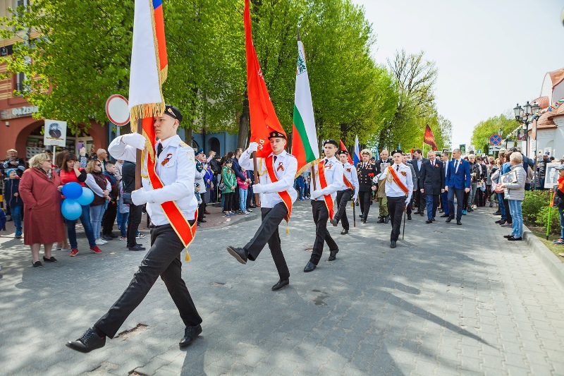 Мы память пронесем через века!