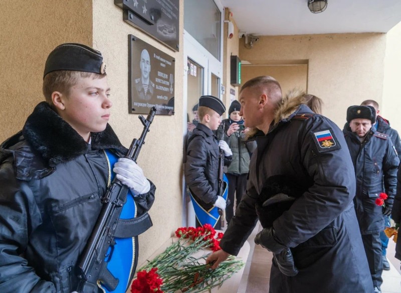 В Храбровской школе состоялось открытие мемориальной доски в память о ее выпускнике – Константине Шведове