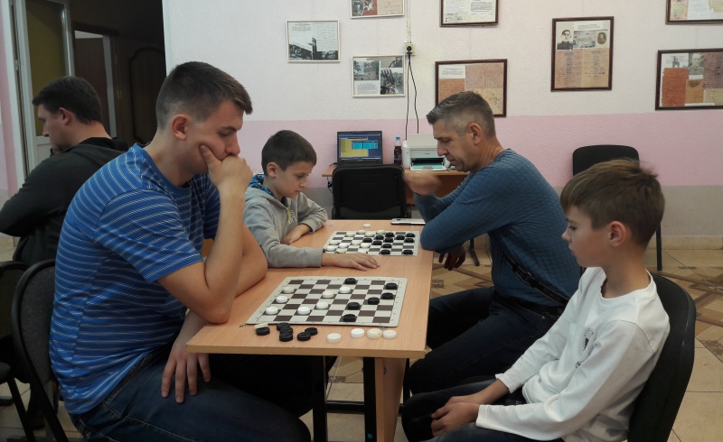 По швейцарской системе в 7 туров