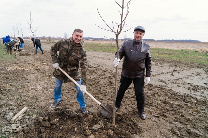 Председатель Общественного совета Иван Бахов и председатель Совета ветеранов Виктор Орлов дружно поработали
