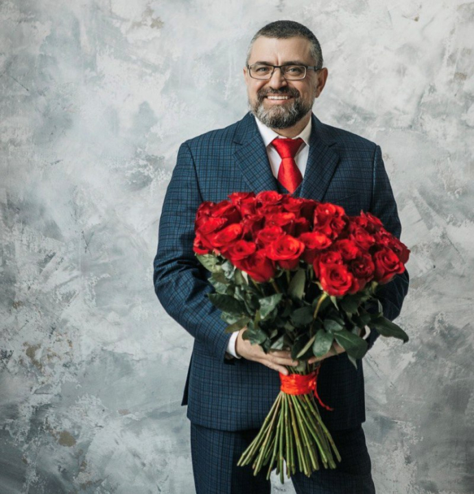 ЧЕНГАЕВ Максим Викторович: «МИЛЫЕ ЖЕНЩИНЫ! ПОЗДРАВЛЯЮ ВАС С 8 МАРТА!»