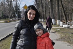 Евгения ВОЙКИНА,молодая мама с сыном Романом Евгения ВОЙКИНА,молодая мама с сыном Романом