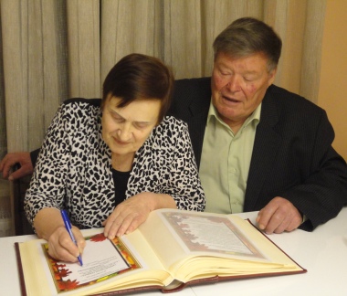 …а Нина Михайловна и Николай МатвеевичПереводчиковы - 55 лет