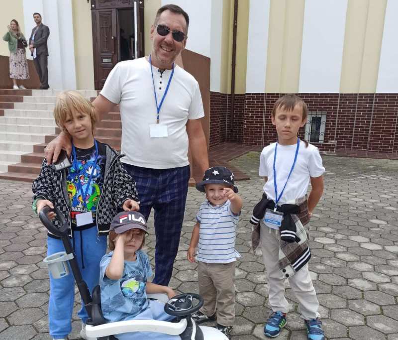 В преддверии Дня отца наша редакция пообщалась с жителем Большого Исаково Алексеем Гулидовым.