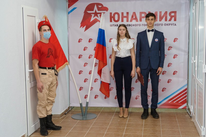 На этой неделе на базе«Классической школы»в торжественной обстановкеоткрылись центр Юнармиии штаб добровольческогодвижения. Это событиестало важным этапомв координации действийв сфере патриотическоговоспитания и организациипомощи населению