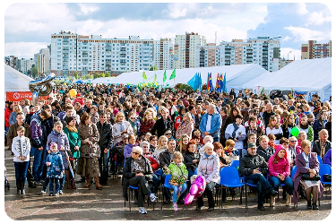На фестивале областных городов, который впервые прошел в столице янтарного края в минувшую субботу, гурьевский район отличился, представив, в отличие от многих других муниципалитетов, не только сельское хозяйство и народные коллективы, но и современное производство, и получил грант в размере 1 миллиона рублей на реализацию своего проекта по благоустройству.