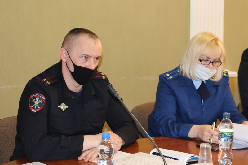 О работе стражей правопорядкадокладывалначальник гурьевской полицииВладимир ВИЗНОВИЧ