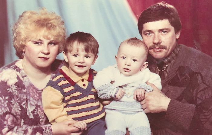 Елена Сучкова  не променяет родной поселок Егорьевское ни на какие другие места. Даже в златоглавой Москве не прижилась. Душа просилась домой, поближе к отчему дому, где с малых лет все близко, любимо и дорого сердцу.
