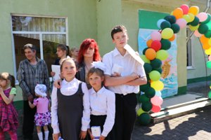 Мама Татьяна БАБАЕВА и ее дети-отличники – Дарья, Елизавета и Георгий
