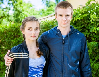Настя ПАСЮТИНА,9-классницаи Максим ПАВЛОВ, 17 лет