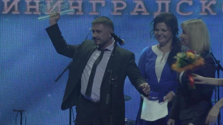 Артур Балаян, Председатель Совета директоров ГК &laquo;Терра-Запад&raquo;, с наградой за победу в номинации «Лучший проект комплексного освоения территорий»
