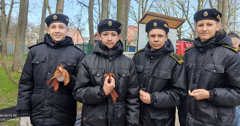 Гурьевскийгородской округприсоединилсяко Всероссийской акции«Георгиевская ленточка».Волонтеры Доброштабана улицах города,в школах вручалигеоргиевские ленточки,символ Победы,призванныйеще раз напомнитьо великих подвигахсоветских солдат
