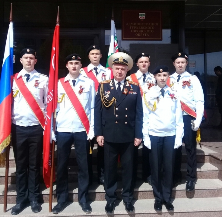 Конкурсы строя и песни, фестивали, уроки мужества, поездки в воинские части, развитие кадетского и юнармейского движений, встречи с ветеранами – это лишь малая часть тех мероприятий, в которые вовлечены дети и молодежь в нашем муниципалитете. Подробнее о патриотическом воспитании подрастающего поколения мы поговорили с главой Гурьевского округа Алексеем КУРИЛОВЫМ