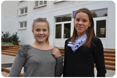 Соня ТИМОФЕЕВА и Александра КОСТЕНКО, ученицы 7 «г» класса гимназии
