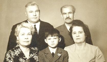 .. а на этом фото - с родными и близкими