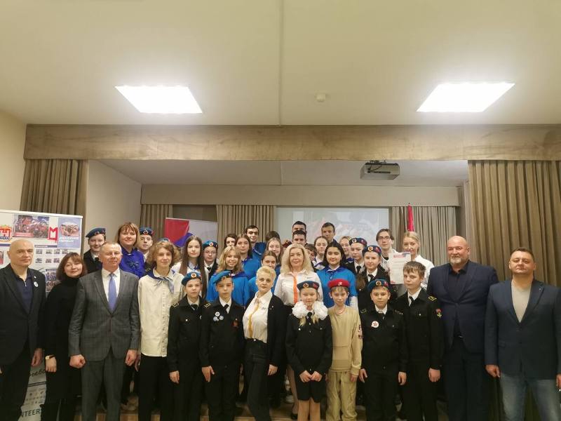 Так, на торжественном мероприятии в Васильковской школе перед ребятами выступили глава округа Алексей Курилов и секретарь местного отделения партии «Единая Россия» Игорь Мазуркевич.