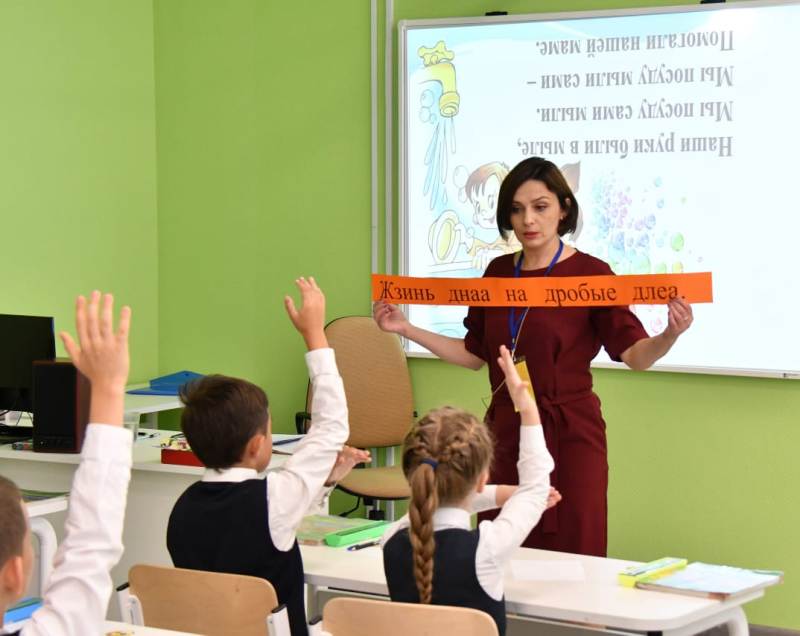 Педагог начальных классов «Классической школы» Валентина МЕЛЬНИЧЕНКО стала участницей Всероссийского конкурса «Учитель года России-2021». Победитель регионального этапа состязаний оказалась в Ростове-на-Дону среди 83 конкурсантов со всех регионов страны
