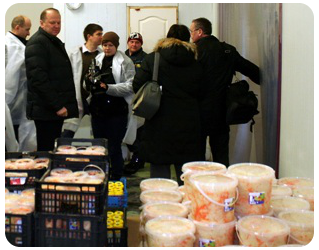Губернатор оценил продукцию как &laquo;очень вкусную&raquo;