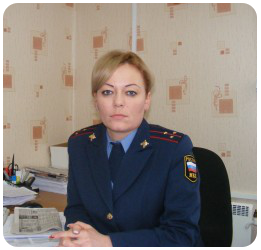 Татьяна ЯНЧИНА, инспектор отделения УФМС России по Кали-нинградской области в Гурьевском районе, старший лейтенант внутренней службы.