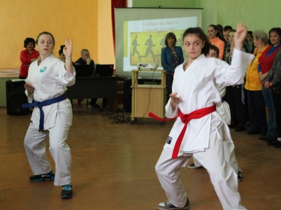 Большим спортивным праздником отметили в луговской школе Всемирный день здоровья. На состязания вышли и дети, и учителя.