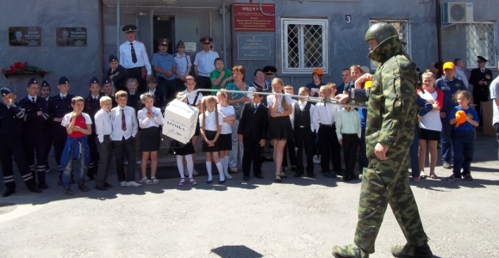 Отдел МВД России по Гурьевскому району отметил 68-летие проведением Дня открытых дверей.