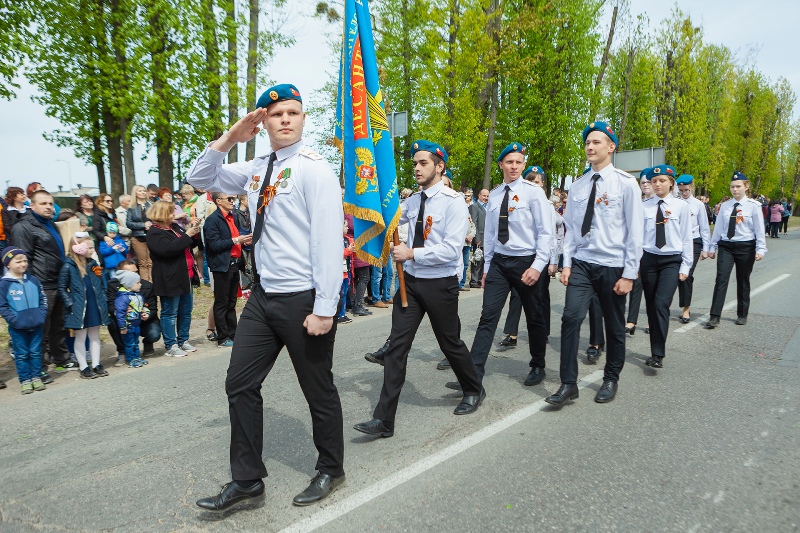 Конкурсы строя и песни, фестивали, уроки мужества, поездки в воинские части, развитие кадетского и юнармейского движений, встречи с ветеранами – это лишь малая часть тех мероприятий, в которые вовлечены дети и молодежь в нашем муниципалитете. Подробнее о патриотическом воспитании подрастающего поколения мы поговорили с главой Гурьевского округа Алексеем КУРИЛОВЫМ