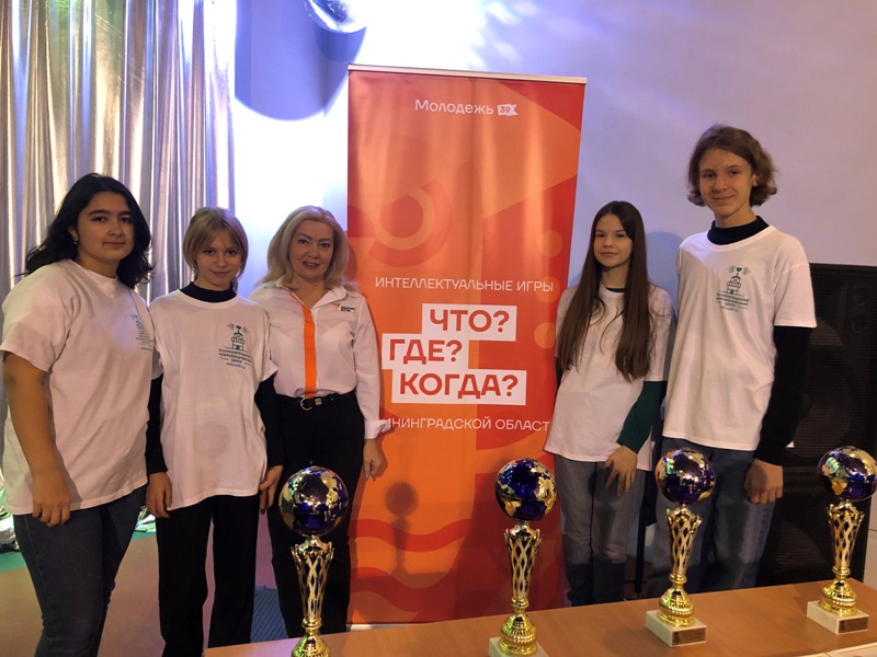Еще одна игра «Что? Где? Когда?» прошла на днях на кубок губернатора Калининградской области. Вел турнир знаток элитарного клуба Борис Белозеров.