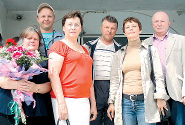 В аэропорту героя встречали и зам. минсельхоза М. Хованский,и начальник райуправления сельского хозяйства Г. Соловьева