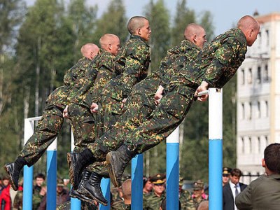 С 1 января вступили в действие поправки в законы о воинской службе, призванные повысить престиж и привлекательность военной службы по призыву.