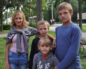 Валентина, Виктор, Маргарита и Владислав ЧУДАКОВЫ пос. Константиновка