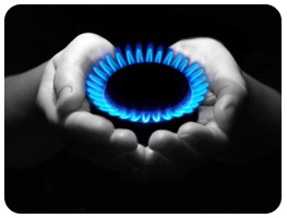 В нашем районе в настоящее время одновременно газифицируется 33 поселка. По газу мы впереди области всей, причем намного. Жителям, которые хотят, чтобы в их дома пришло "голубое топливо", необходимо сделать некоторые шаги навстречу своему счастью.