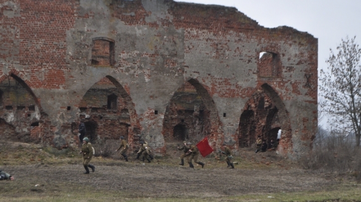 Красноармейцы громили врага, не жалея патронов