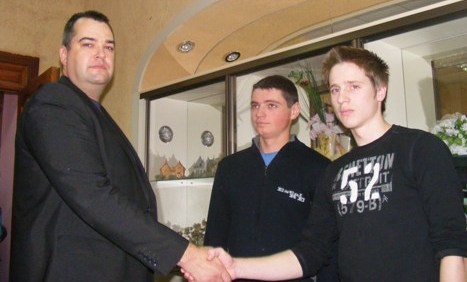 Крепкое напутственное рукопожатие от Павла Баранова,главы Низовского поселения