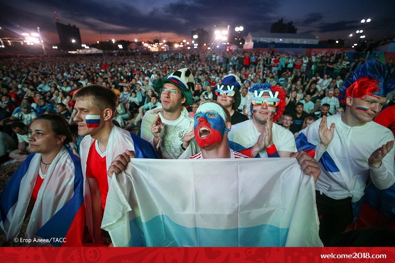 И кричит весь стадион:«Россия – чемпион!»