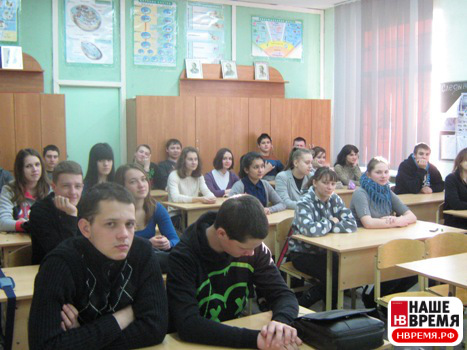 О беспримерном подвиге ленинградцев рассказала юным гурьевчанам библиотекарь Центральной районной библиотеки Светлана Дуничева