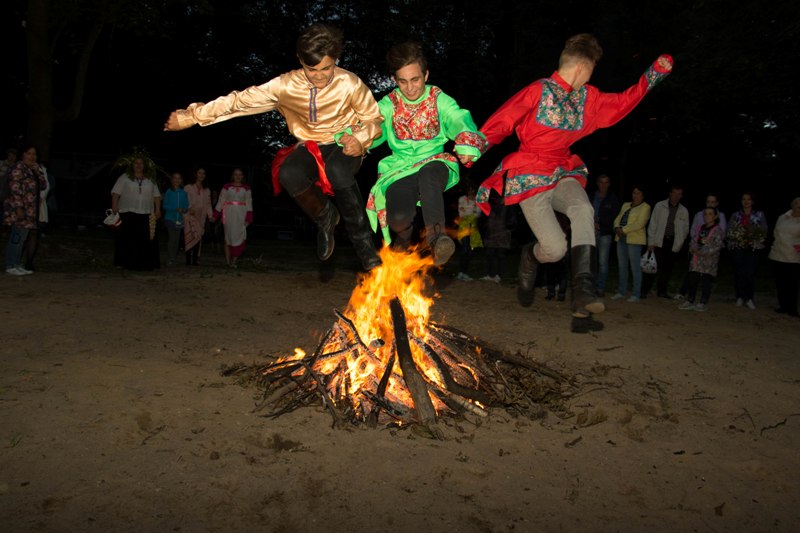 Праздник у костра