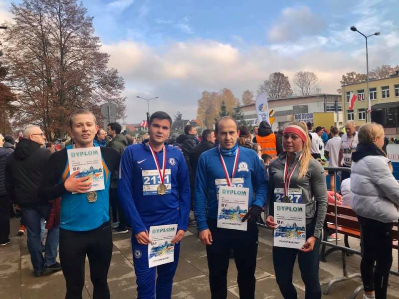 Пробежали в едином порыве