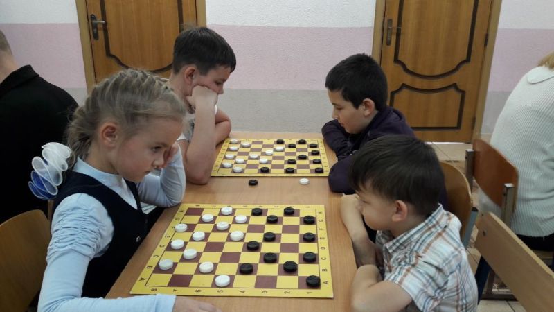 На шашки – всей семьей