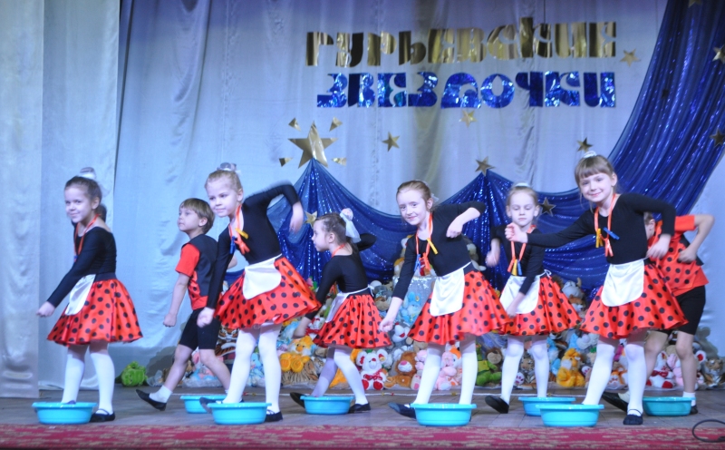 Пели и танцевали для мам