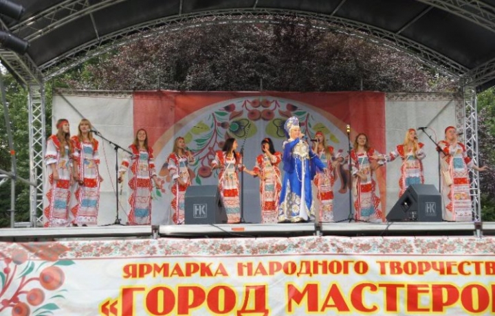 Второй Международный фестиваль &laquo;Территория мира&raquo; в Калининграде с 13 по 17 августа собрал профессиональные и самодеятельные коллективы из восьми стран, в том числе Китая и Северной Ирландии. На одной сцене с ними довелось выступать и гурьевчанам.