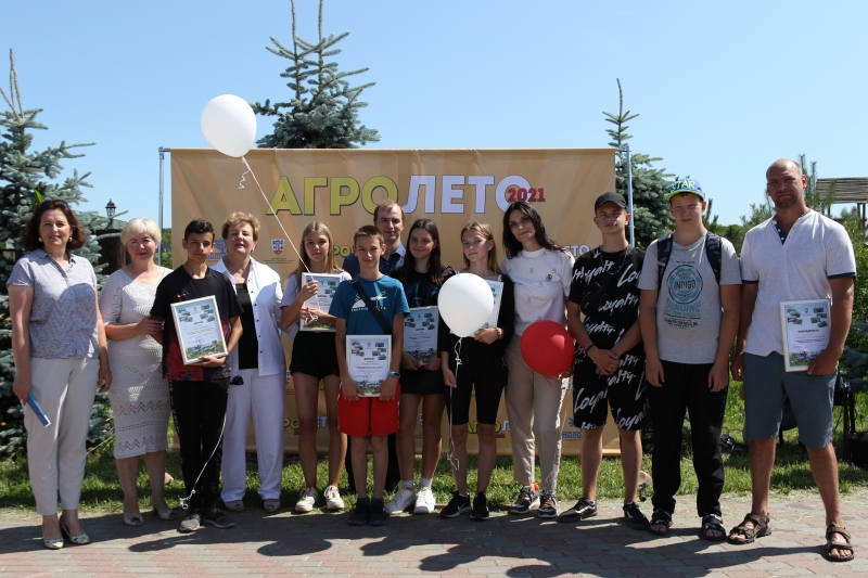 В «Подворье на Хуторской» в поселке Константиновка состоялась торжественная церемония закрытия первой смены пилотного проекта «Агролето-2021»