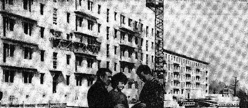 В 1972-м дома еще стояли без окон, без дверей...